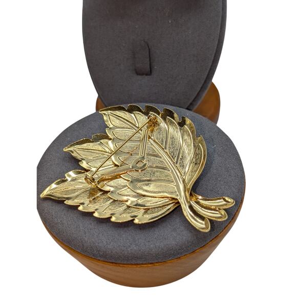 Gold Tone Metal & Neutral Painted Autumn Leaves Brooch & Pierced Earring Set - Picture 5 of 9